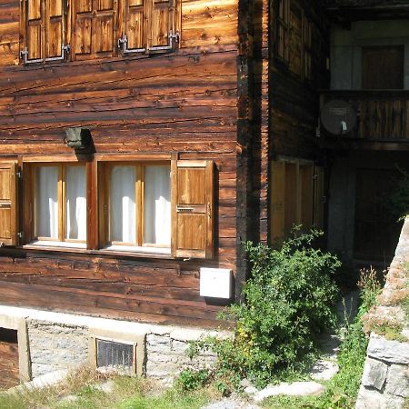 Alpia 26 - Zwei Zimmerwohnung In Traditionellem Walliser Haus Gasenried Eksteriør billede
