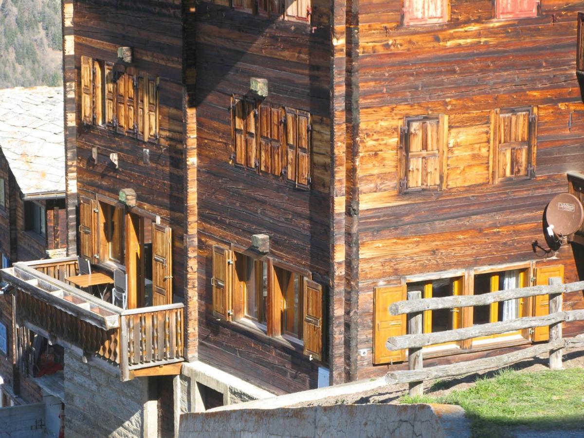 Alpia 26 - Zwei Zimmerwohnung In Traditionellem Walliser Haus Gasenried Eksteriør billede