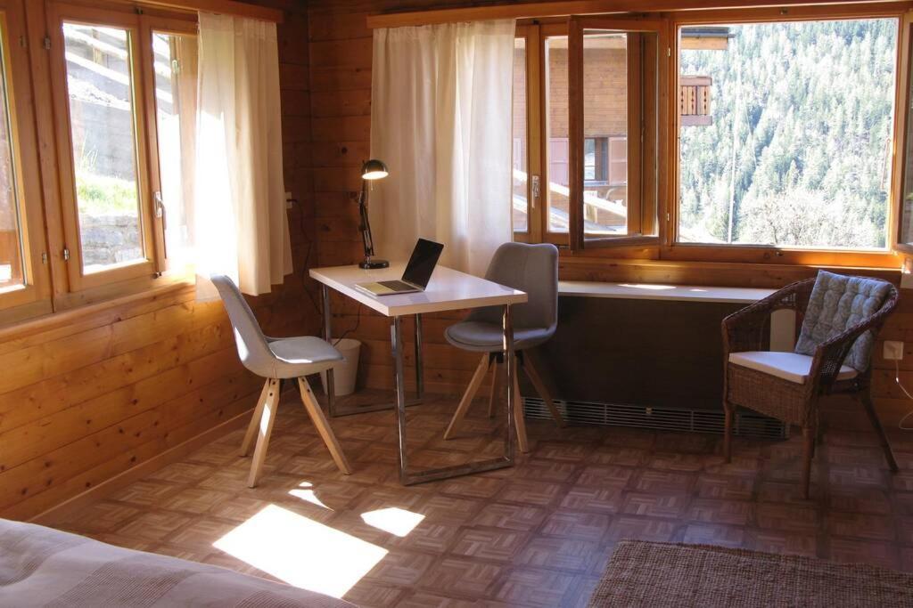 Alpia 26 - Zwei Zimmerwohnung In Traditionellem Walliser Haus Gasenried Eksteriør billede