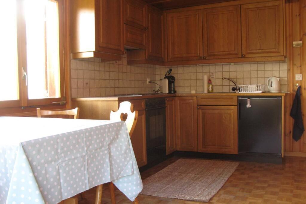 Alpia 26 - Zwei Zimmerwohnung In Traditionellem Walliser Haus Gasenried Eksteriør billede
